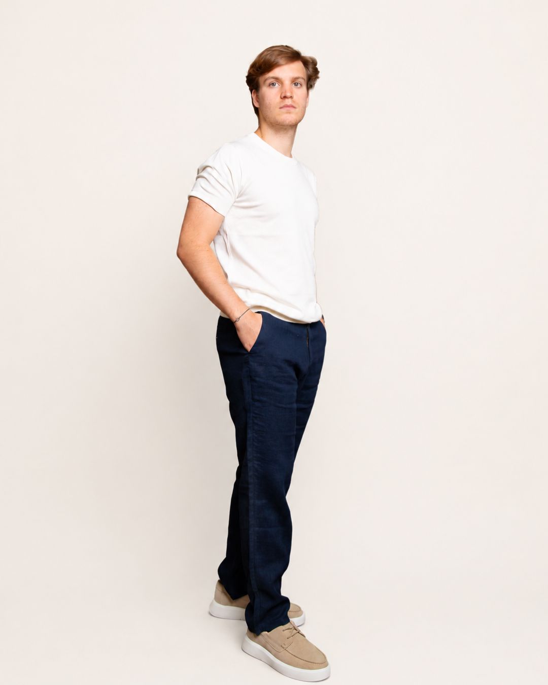Modelo usando look Valenti