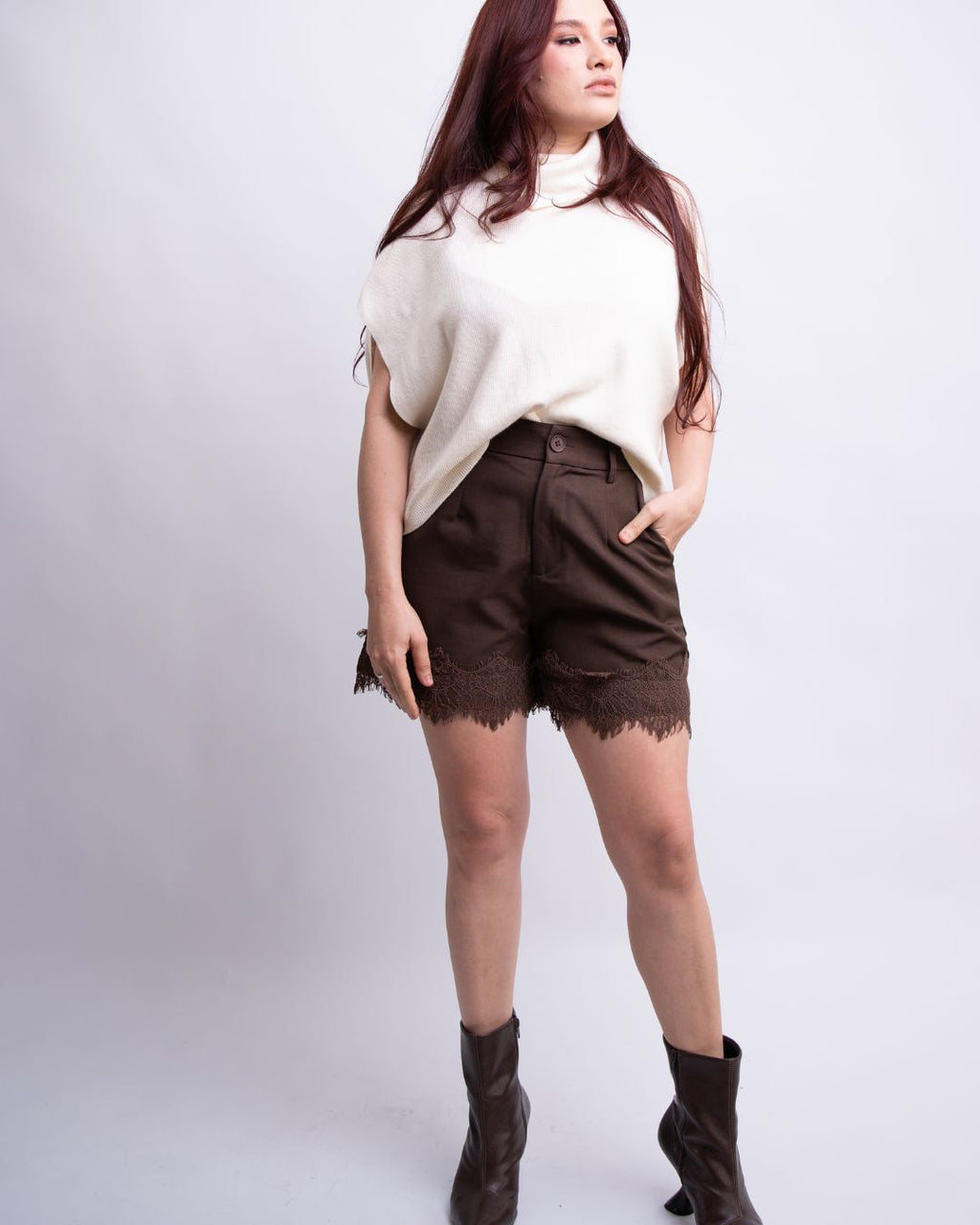Short Luna Renda Café