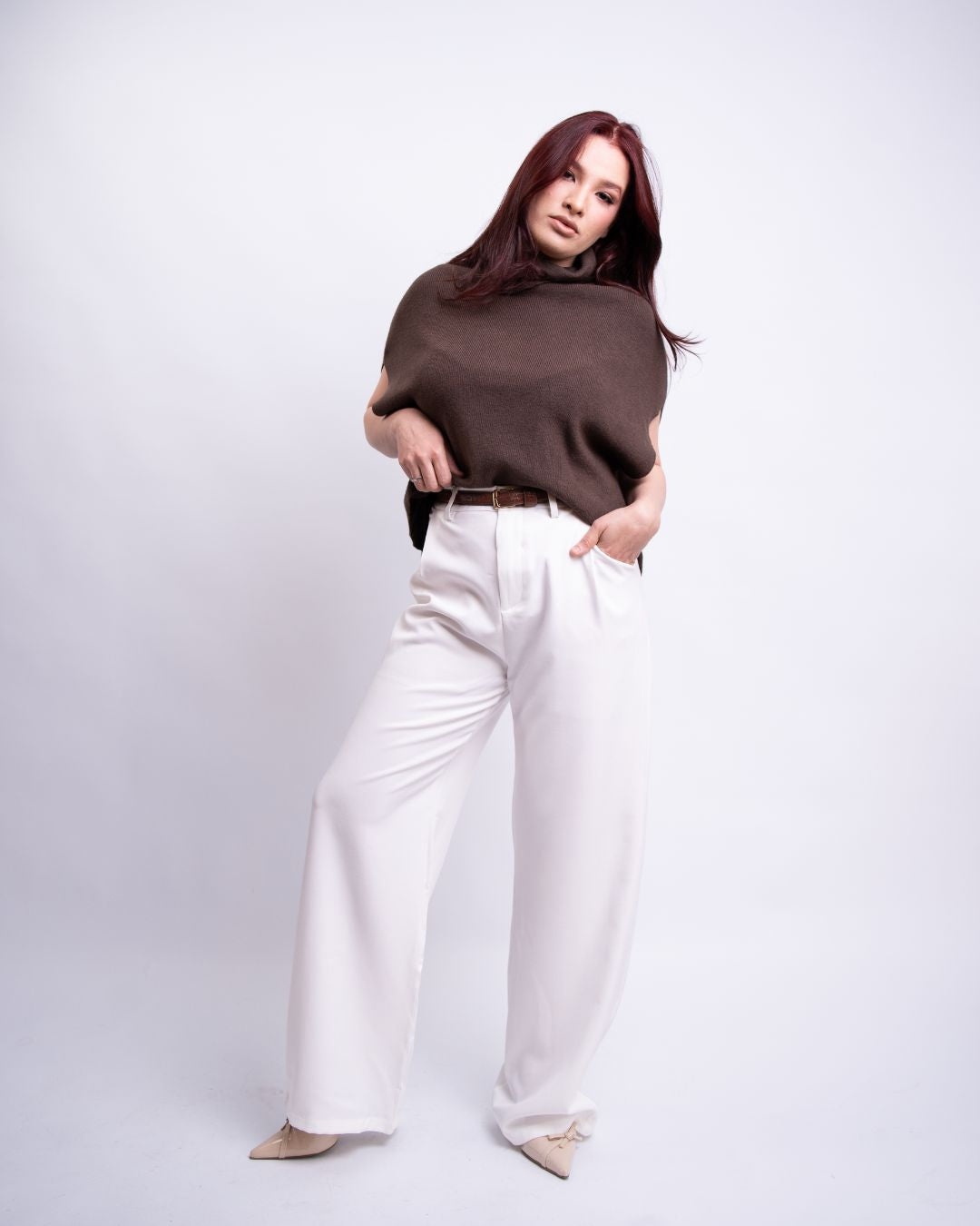 Modelo usando look Valenti